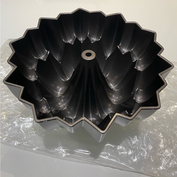 *NEW* Metal Wilton Dimensions Decorative Bakeware Cascade Pan - Picture 6 of 8